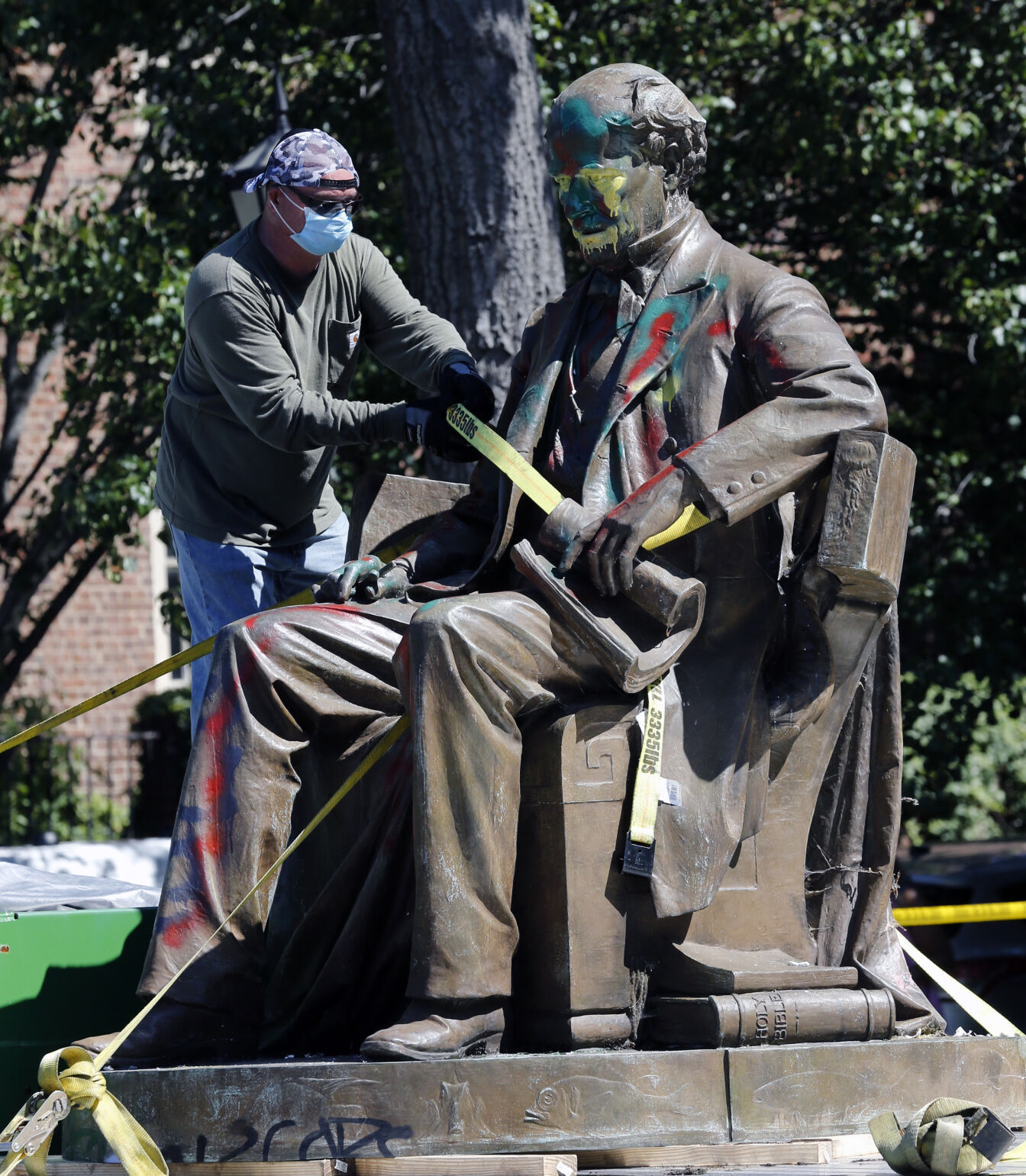 20200703_MET_STATUE_BB04